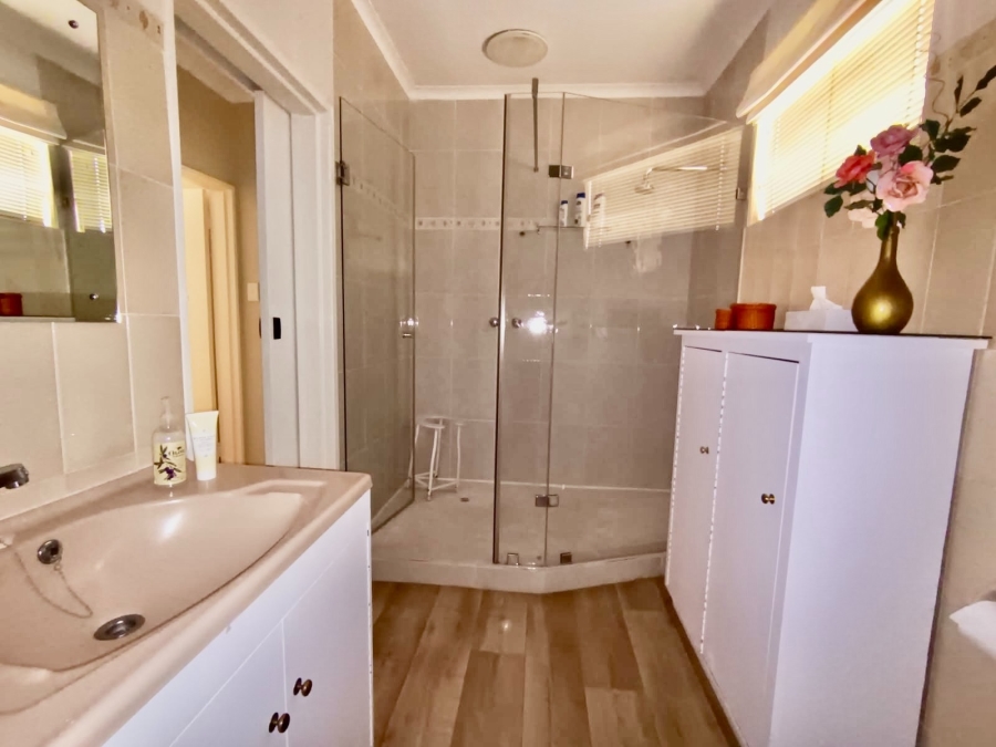 To Let 3 Bedroom Property for Rent in Lionviham Western Cape